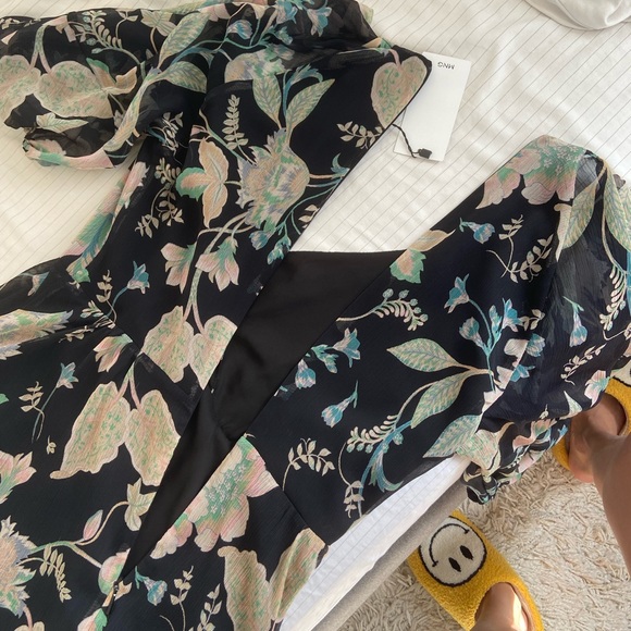 MIDI floral dress. Perfect for summer. Zips up in the back. Not worn - Picture 8 of 8